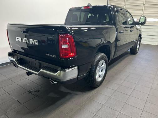 Diamond Black Crystal Pearlcoat 2026 RAM 1500 Tradesman