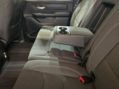 Diamond Black Crystal Pearlcoat 2026 RAM 1500 Tradesman