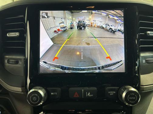 Diamond Black Crystal Pearlcoat 2026 RAM 1500 Tradesman