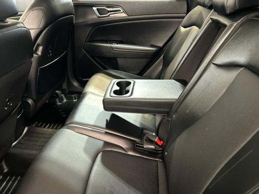 Glacial White Pearl 2024 Kia Sportage EX