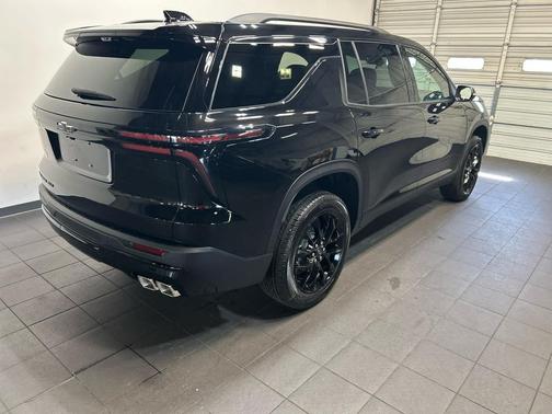 Mosaic Black Metallic 2026 Chevrolet Traverse LT