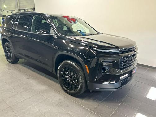 Mosaic Black Metallic 2026 Chevrolet Traverse LT
