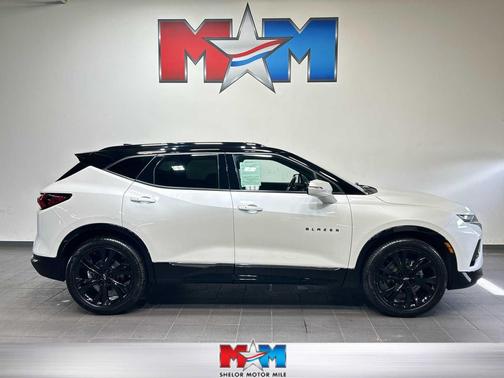 Iridescent Pearl Tricoat 2022 Chevrolet Blazer RS