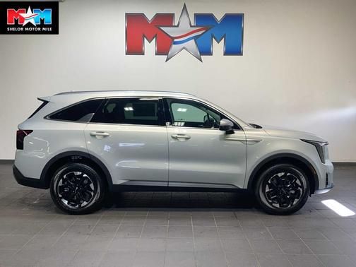 Ivory Silver 2026 Kia Sorento S