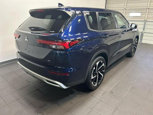 Cosmic Blue Metallic 2024 Mitsubishi Outlander SE 2.5 S-AWC