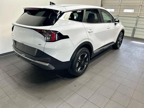 Glacial White Pearl 2026 Kia Sportage LX