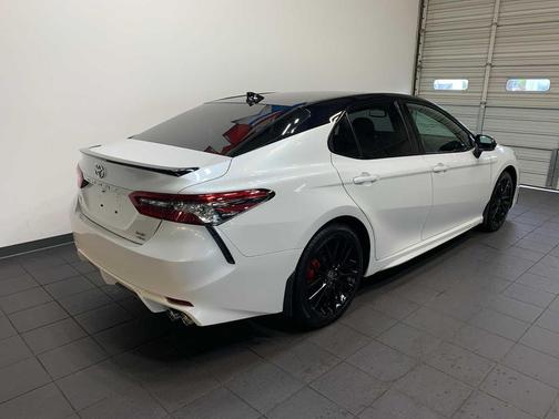 Wind Chill Pearl/Midnight Black Metallic 2021 Toyota Camry XSE