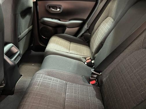 Platinum White Pearl 2027 Honda HR-V LX