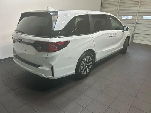 Platinum White Pearl 2025 Honda Odyssey EX-L