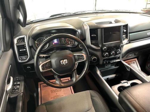 Diamond Black Crystal Pearlcoat 2023 RAM 1500 Big Horn/Lone Star