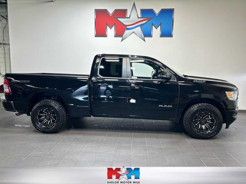 Diamond Black Crystal Pearlcoat 2023 RAM 1500 Big Horn/Lone Star