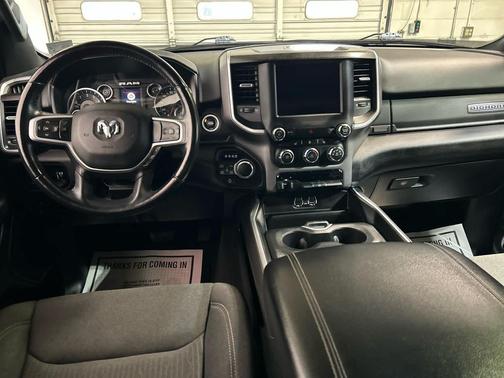 Diamond Black Crystal Pearlcoat 2023 RAM 1500 Big Horn/Lone Star