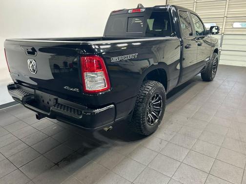 Diamond Black Crystal Pearlcoat 2023 RAM 1500 Big Horn/Lone Star