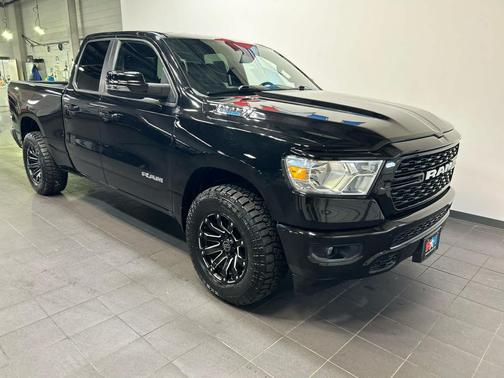 Diamond Black Crystal Pearlcoat 2023 RAM 1500 Big Horn/Lone Star