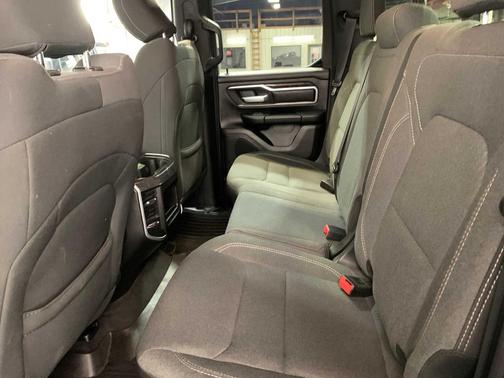 Diamond Black Crystal Pearlcoat 2023 RAM 1500 Big Horn/Lone Star