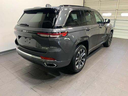 2022 Jeep Grand Cherokee Overland