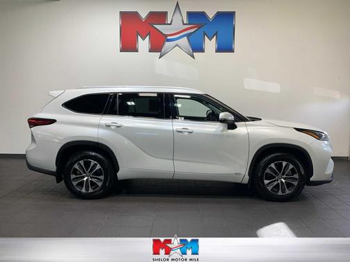 2022 Toyota Highlander Hybrid XLE