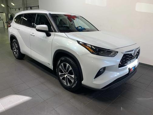2022 Toyota Highlander Hybrid XLE