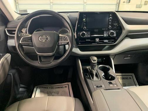 2022 Toyota Highlander Hybrid XLE