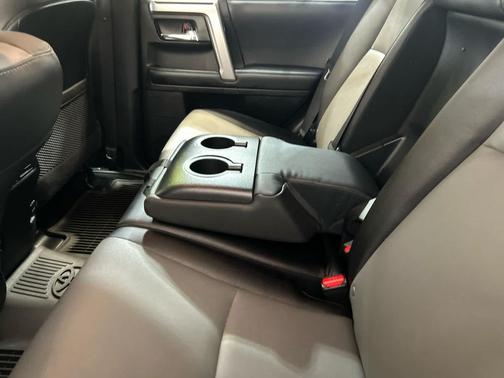 Classic Silver Metallic 2019 Toyota 4Runner SR5 Premium