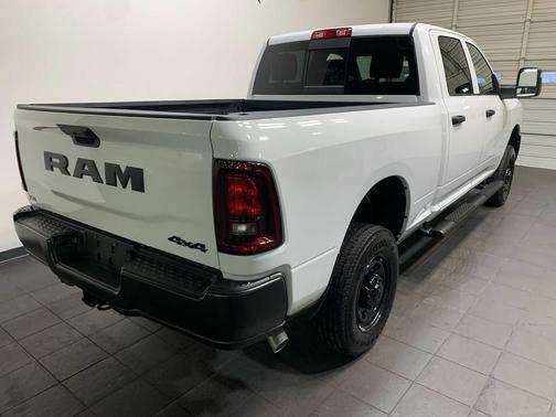 2026 RAM 2500 Tradesman Crew Cab 4x4 6'4' Box