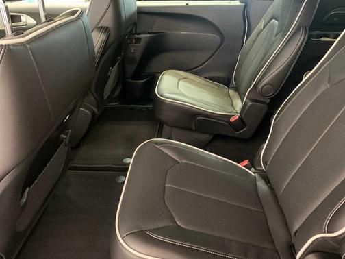 Silver Mist Clearcoat 2026 Chrysler Pacifica Limited