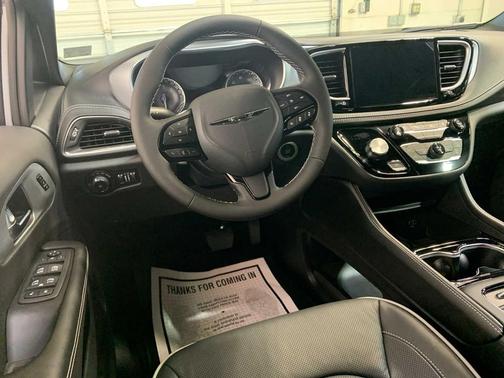 Silver Mist Clearcoat 2026 Chrysler Pacifica Limited