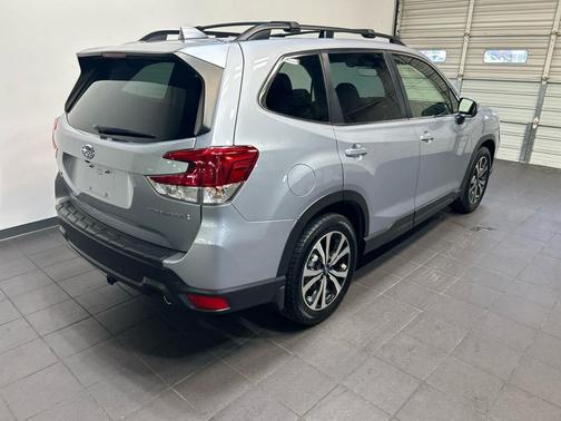 Ice Silver Metallic 2021 Subaru Forester Limited