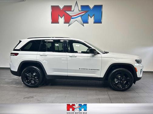 Bright White Clearcoat 2023 Jeep Grand Cherokee Altitude