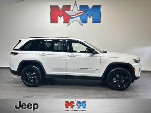 Bright White Clearcoat 2023 Jeep Grand Cherokee Altitude