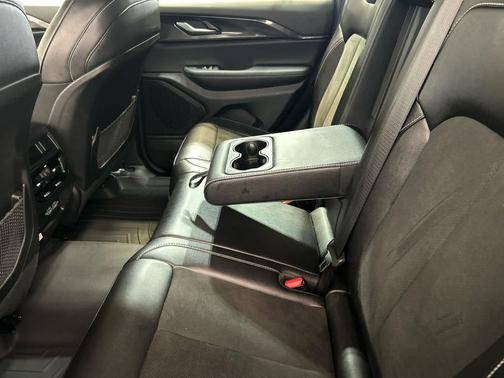 Bright White Clearcoat 2023 Jeep Grand Cherokee Altitude
