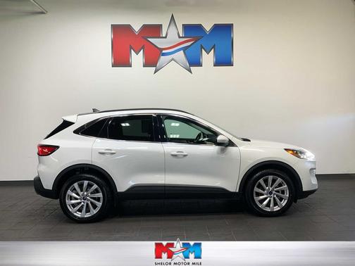 STAR WHITE METALLIC TRI-COAT 2022 Ford Escape Titanium
