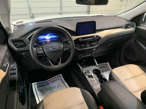 STAR WHITE METALLIC TRI-COAT 2022 Ford Escape Titanium
