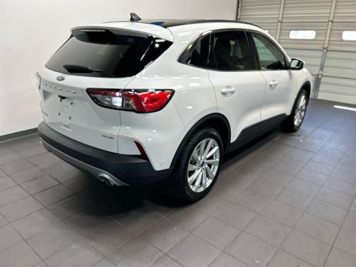 STAR WHITE METALLIC TRI-COAT 2022 Ford Escape Titanium