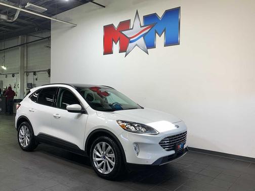 STAR WHITE METALLIC TRI-COAT 2022 Ford Escape Titanium