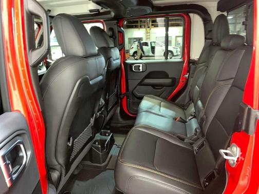 2025 Jeep Gladiator High Tide