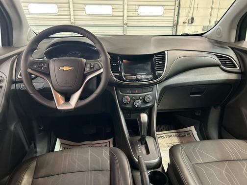 Sandy Ridge Metallic 2018 Chevrolet Trax LT