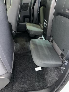Glacier White 2022 Nissan Frontier S