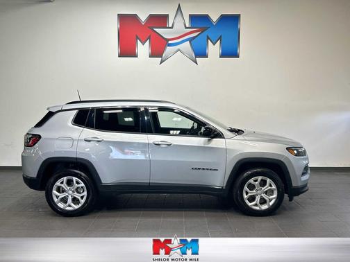 Silver Zynith Metallic Clearcoat 2024 Jeep Compass Latitude