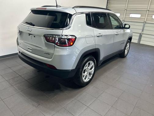 Silver Zynith Metallic Clearcoat 2024 Jeep Compass Latitude