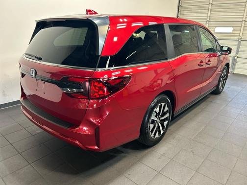 Radiant Red Metallic II 2025 Honda Odyssey EX-L