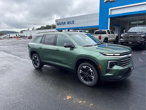 Trillium Green Metallic 2027 Chevrolet Traverse LT