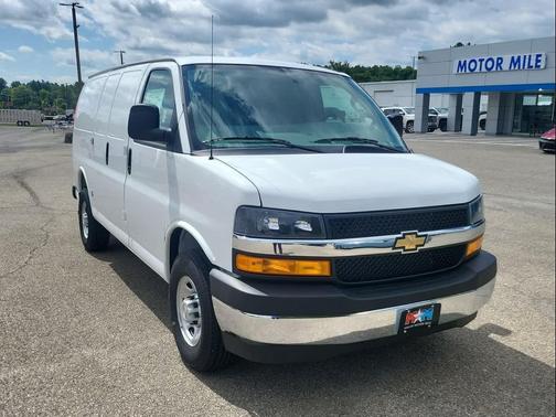 Summit White 2026 Chevrolet Express 2500 LT