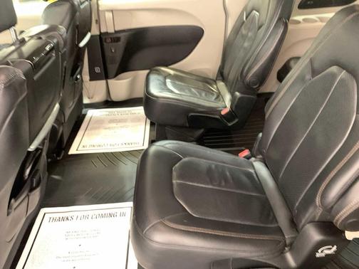 Billet Silver Metallic Clearcoat 2017 Chrysler Pacifica Touring-L