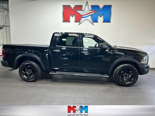 Diamond Black Crystal Pearlcoat 2022 RAM 1500 Classic Warlock Crew Cab 4x4 5'7' Box