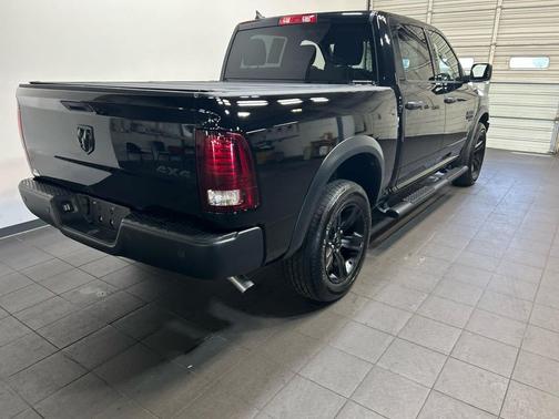 Diamond Black Crystal Pearlcoat 2022 RAM 1500 Classic Warlock Crew Cab 4x4 5'7' Box