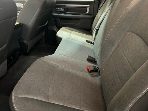 Diamond Black Crystal Pearlcoat 2022 RAM 1500 Classic Warlock Crew Cab 4x4 5'7' Box