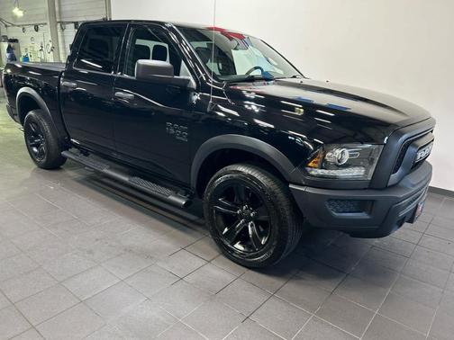 Diamond Black Crystal Pearlcoat 2022 RAM 1500 Classic Warlock Crew Cab 4x4 5'7' Box