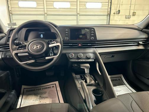 Abyss Black 2026 Hyundai ELANTRA SE