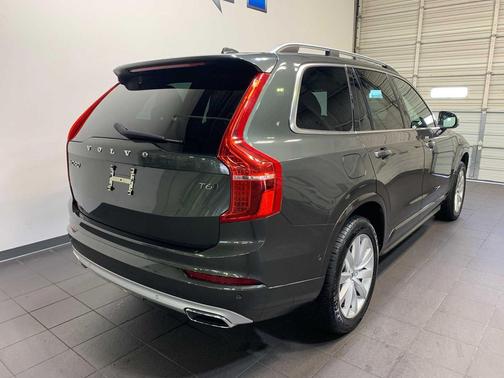 2018 Volvo XC90 T6 Momentum
